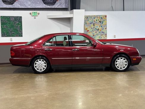 Used 1999 Mercedes-Benz E 320 Sedan image 4