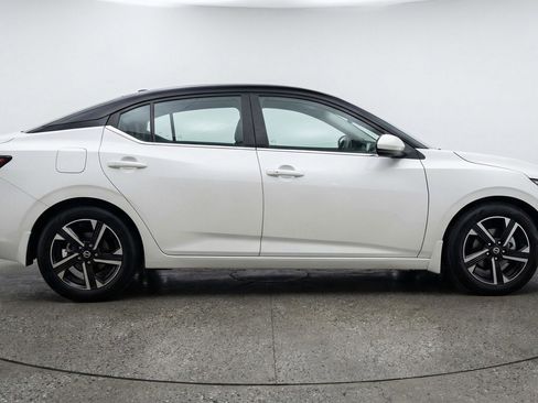 Used 2025 Nissan Sentra SV image 8