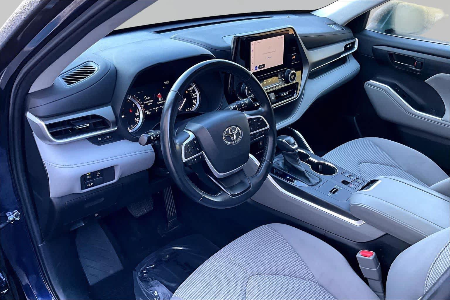 Used 2023 Toyota Highlander LE FWD image 18
