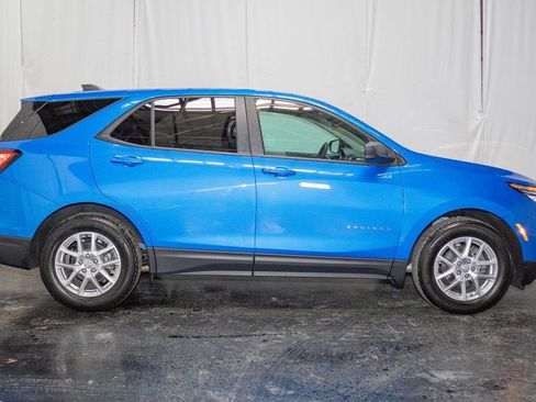 Used 2024 Chevrolet Equinox LS w/ LS Convenience Package image 4
