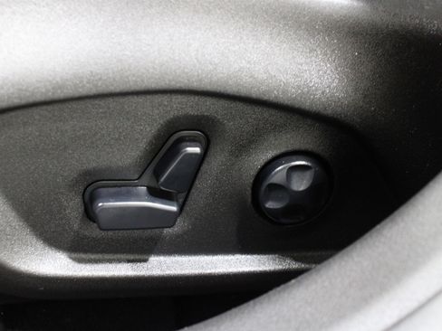 Used 2019 Jeep Renegade Latitude w/ Popular Equipment Group image 4