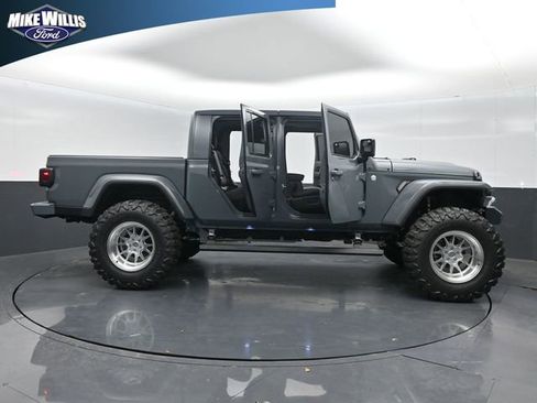 Used 2025 Jeep Gladiator Overland AWD/4WD image 27