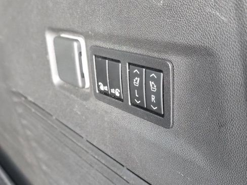 Used 2022 GMC Yukon XL Denali image 13