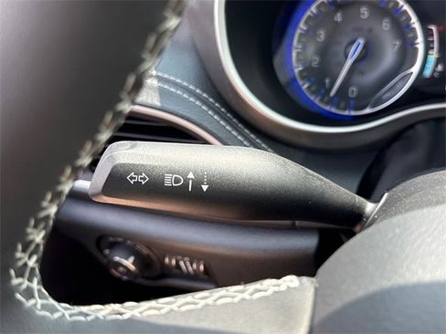 New 2025 Chrysler Pacifica Select image 16