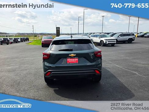 Used 2025 Chevrolet Trax LS w/ LS Convenience Package image 28