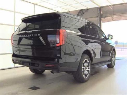 Certified 2025 Ford Expedition Active AWD/4WD image 3