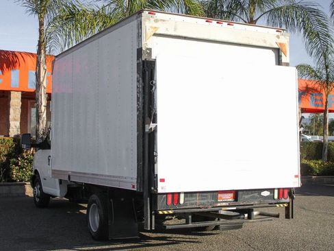 Used 2016 Chevrolet Express 4500 w/ Chrome Appearance Package RWD image 7