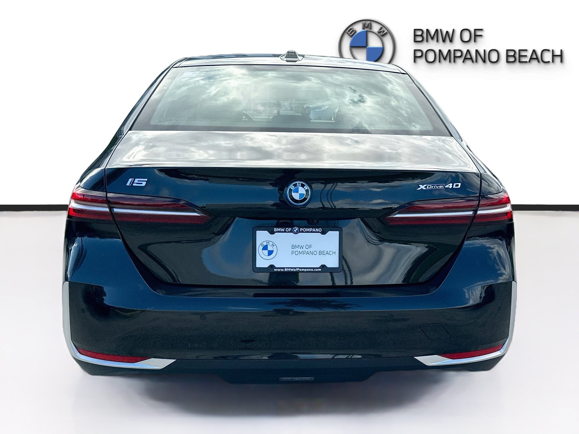 Used 2025 BMW i5 xDrive40 w/ Premium Package AWD/4WD image 6