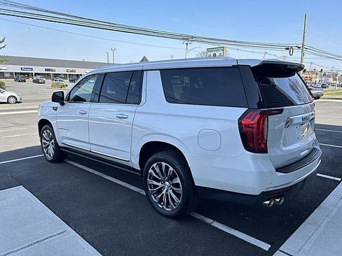 Used 2021 GMC Yukon XL Denali w/ Denali Premium Package image 34