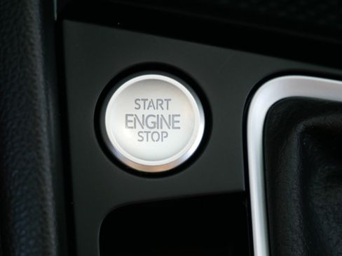Used 2025 Volkswagen Jetta SEL FWD image 31