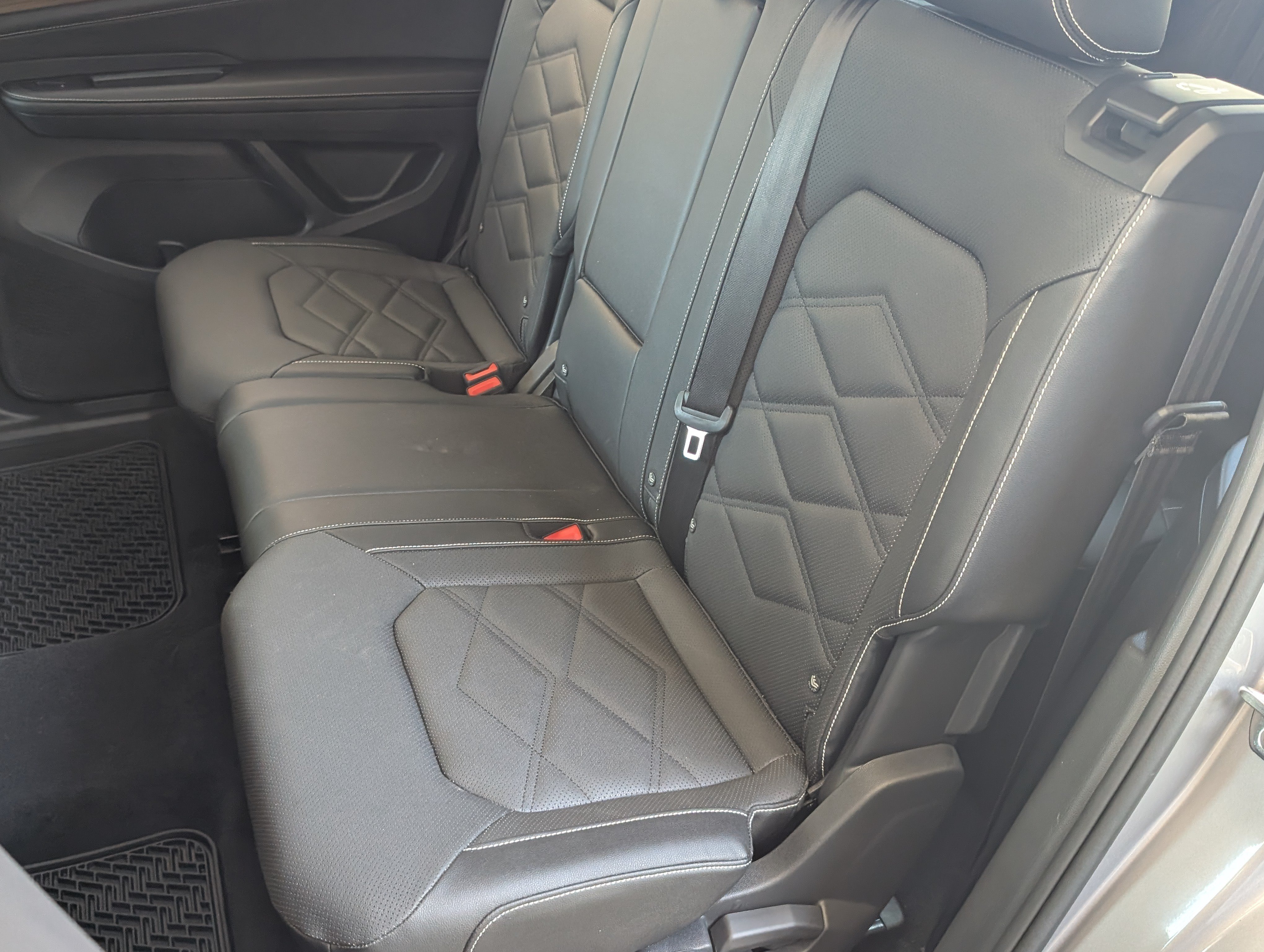 Used 2025 Volkswagen Atlas SE FWD image 19