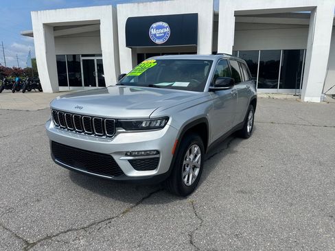 Used 2022 Jeep Grand Cherokee Limited AWD/4WD image 1