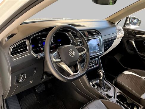 Used 2022 Volkswagen Tiguan SE AWD/4WD image 18