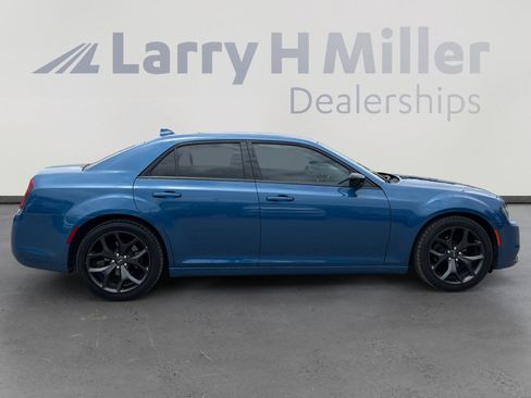 Used 2020 Chrysler 300 Touring w/ Sport Appearance Package RWD image 6