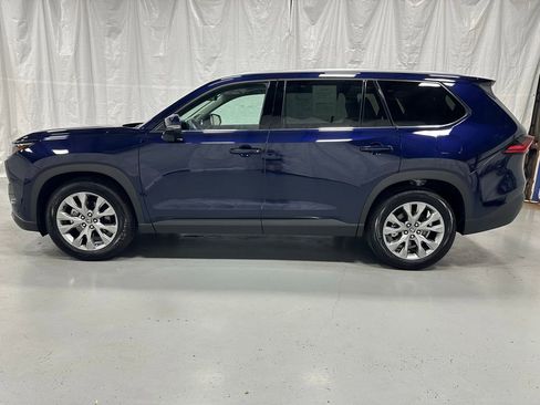 Used 2025 Toyota Grand Highlander AWD image 4