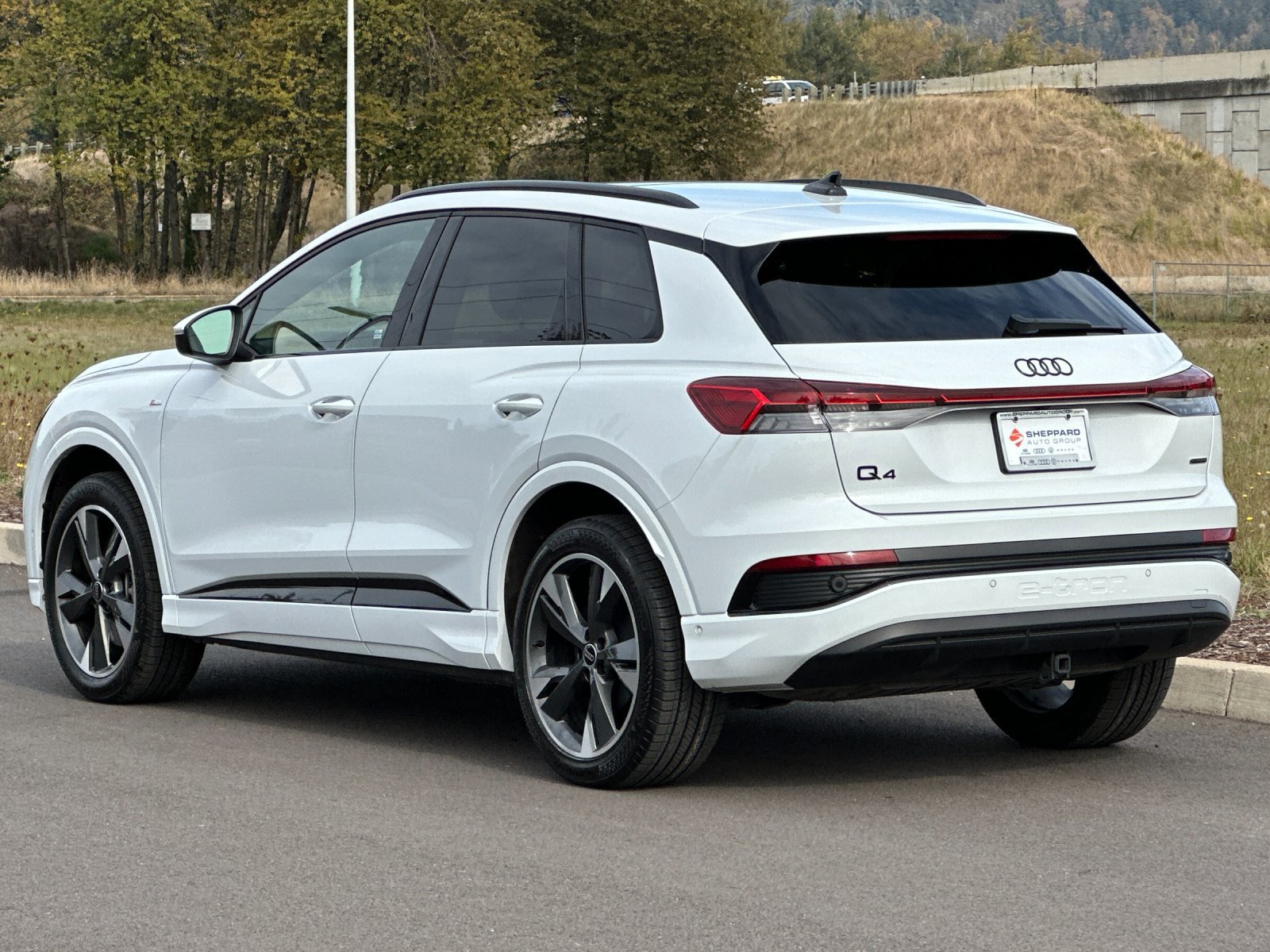 Used 2024 Audi Q4 e-tron Prestige AWD/4WD image 5