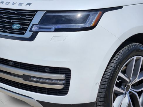 Used 2026 Land Rover Range Rover SE AWD/4WD image 9