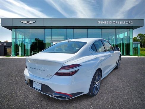 Used 2025 Genesis G70 2.5T image 3