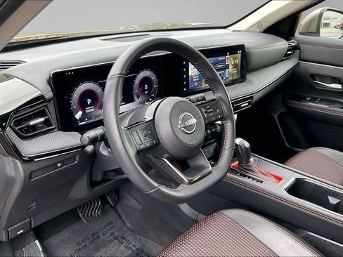 Used 2025 Nissan Kicks SR image 14