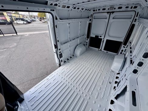 Used 2025 RAM ProMaster 2500 w/ Storage Group image 12