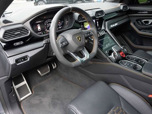 Used 2024 Lamborghini Urus S image 2