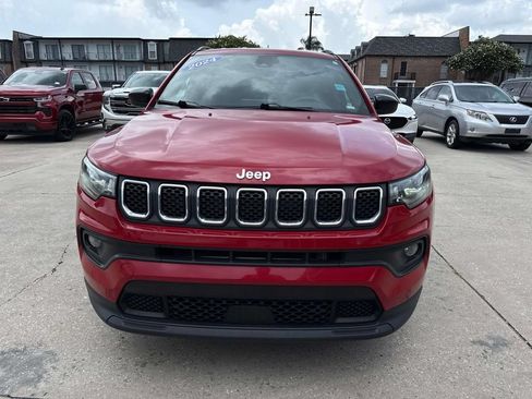 Used 2024 Jeep Compass Latitude w/ Altitude Special Edition AWD/4WD image 2