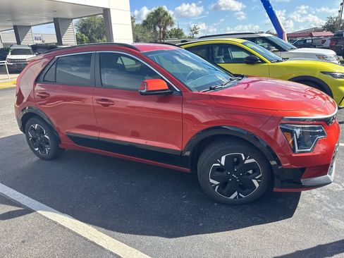 Used 2023 Kia Niro Wind FWD image 2