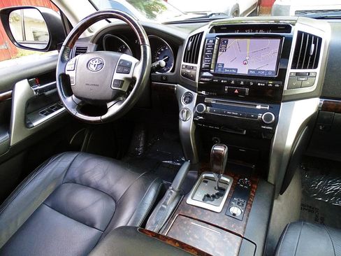 Used 2015 Toyota Land Cruiser AWD/4WD image 35