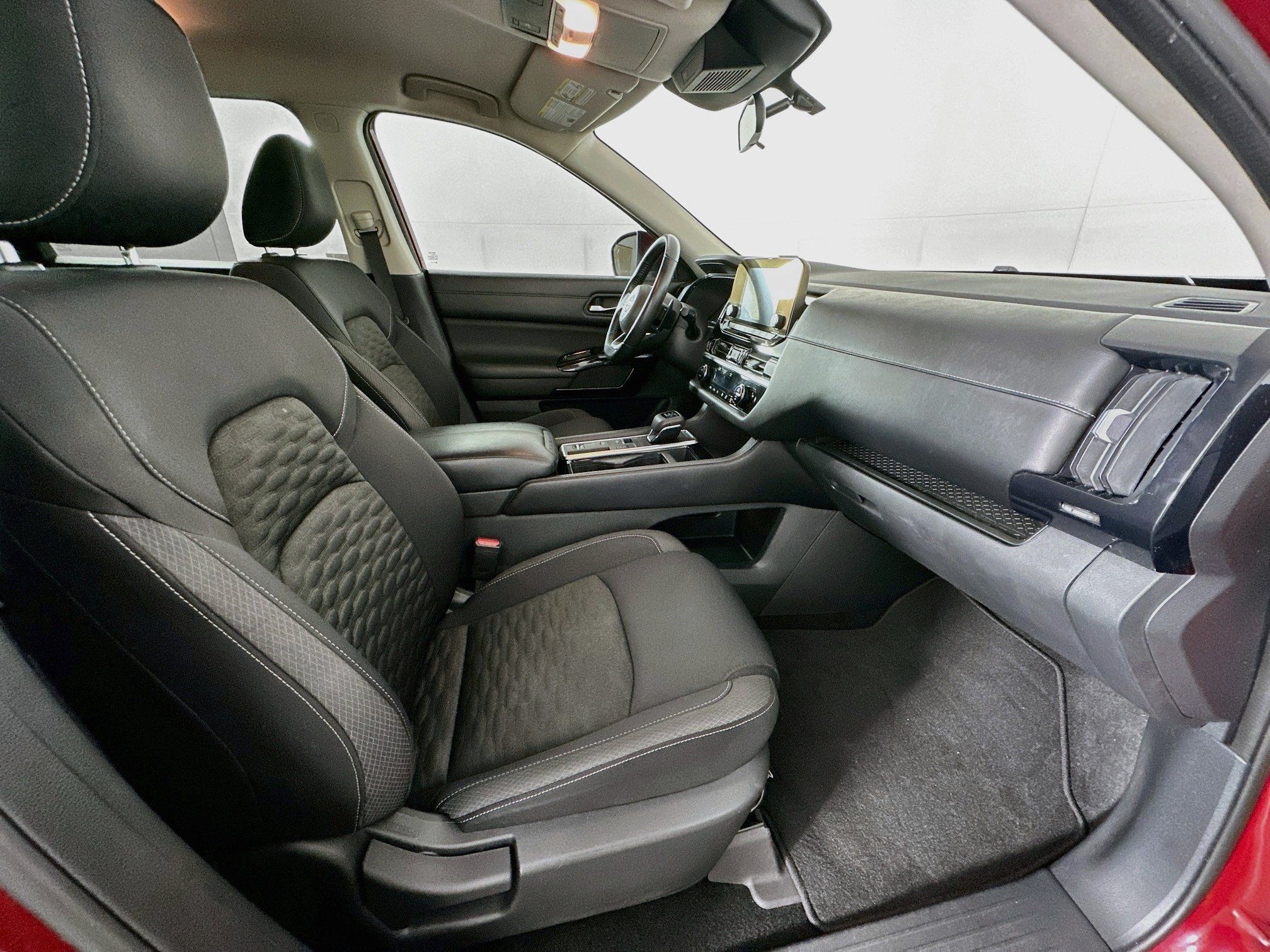 Used 2022 Nissan Pathfinder SV FWD image 31