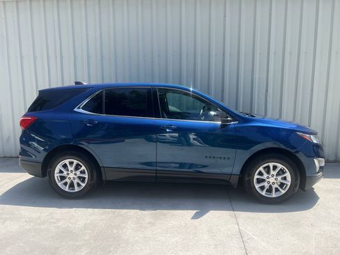Used 2020 Chevrolet Equinox LT w/ LPO, Blackout Package FWD image 2
