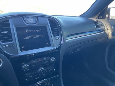 Used 2019 Chrysler 300 S image 12