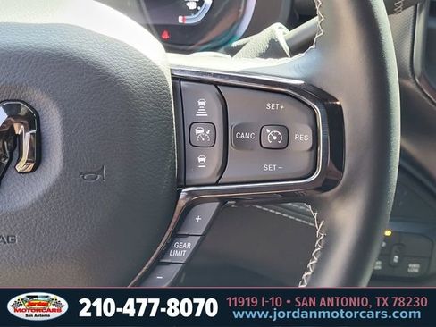 Used 2025 RAM 2500 Limited AWD/4WD image 30