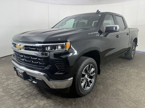 Used 2023 Chevrolet Silverado 1500 LT AWD/4WD image 3