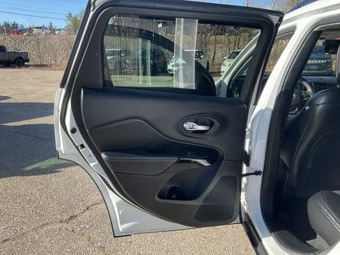 Used 2023 Jeep Cherokee Altitude Lux AWD/4WD image 15