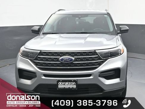 Used 2023 Ford Explorer XLT RWD image 3