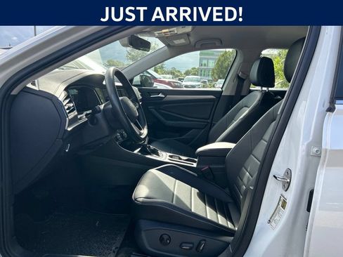 Certified 2023 Volkswagen Jetta SE FWD image 10