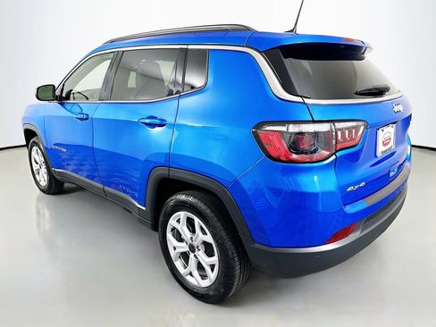 Used 2025 Jeep Compass Latitude AWD/4WD image 7