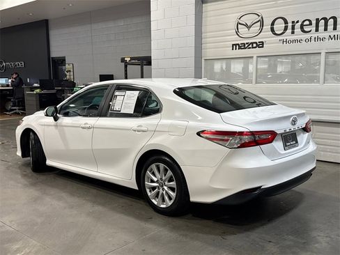 Used 2020 Toyota Camry LE image 26