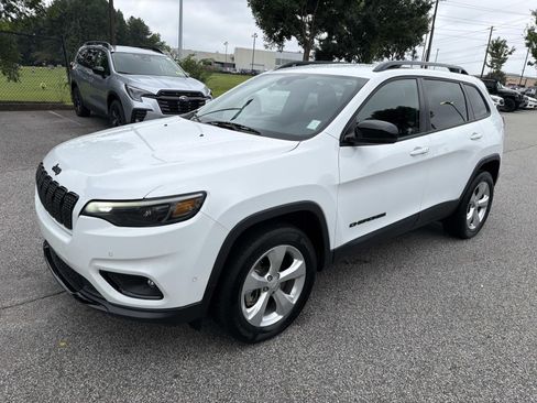Used 2023 Jeep Cherokee Altitude Lux AWD/4WD image 3