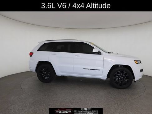 Used 2020 Jeep Grand Cherokee Altitude AWD/4WD image 24