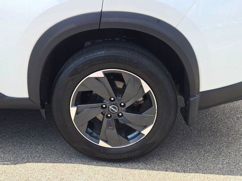 Used 2024 Nissan Rogue SV AWD/4WD image 13