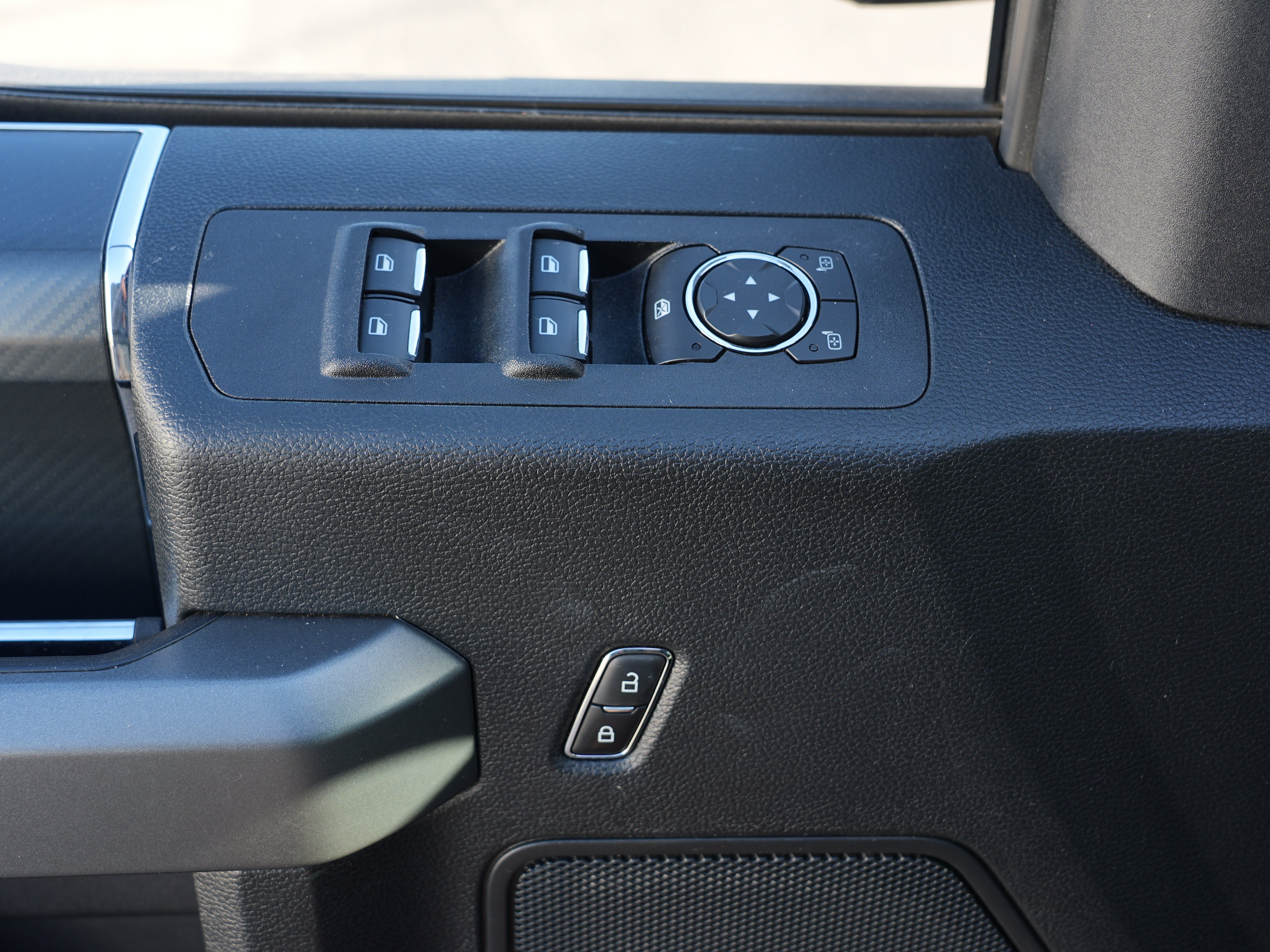 Used 2018 Ford F150 XLT w/ Equipment Group 302A Luxury AWD/4WD image 19