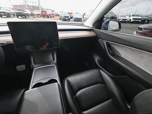 Used 2022 Tesla Model Y Performance image 34