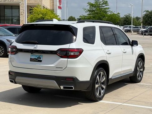 Used 2024 Honda Pilot Touring image 6