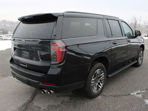 Used 2025 Chevrolet Suburban Z71 image 9