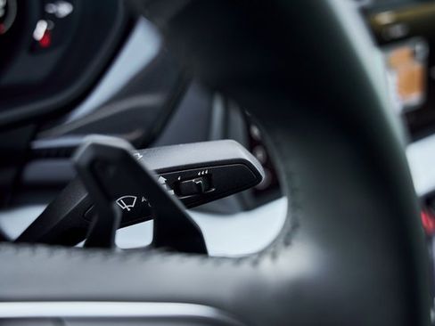 Used 2025 Lamborghini Urus SE image 60