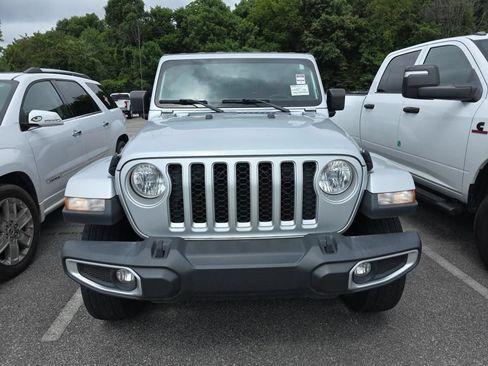 Used 2023 Jeep Gladiator Overland w/ Trailer Tow Package AWD/4WD image 5