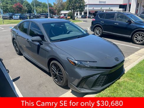 Used 2025 Toyota Camry SE FWD image 17