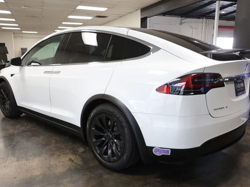 Used 2018 Tesla Model X 100D image 10