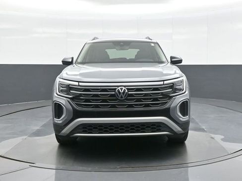 Used 2024 Volkswagen Atlas Peak Edition SE AWD/4WD image 2